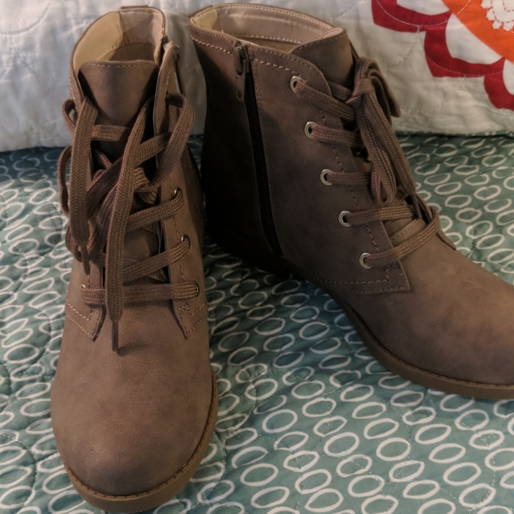 Indigo rd light brown boots size 7